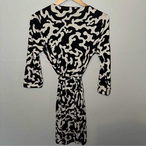 Diane Von Furstenberg Julian 100% Silk Jersey Wrap Dress Black and White - Picture 10 of 11